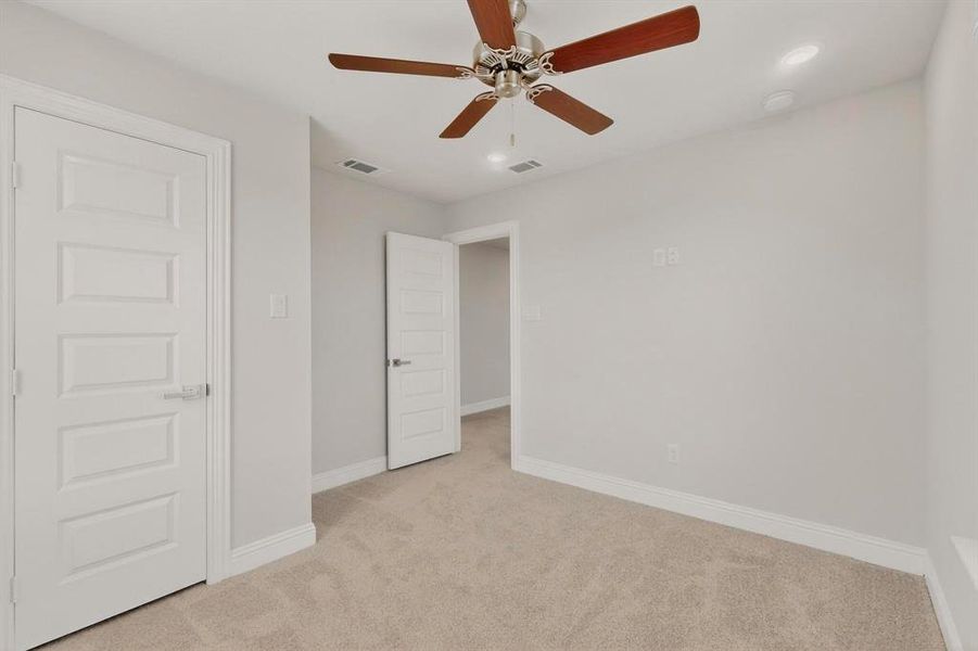 Spacious, unfurnished interior of a new home in , Sulphur Springs (Image 30).