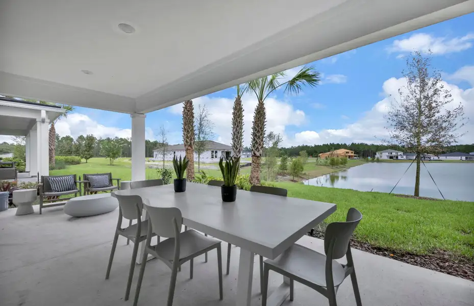 Representative exterior details of a home built from the Yorkshire by Pulte Homes in Seminole Palms, Palm Coast (Image 3).