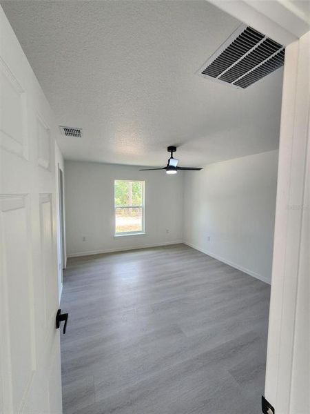Spacious, unfurnished interior of a new home in , Dunnellon (Image 11).