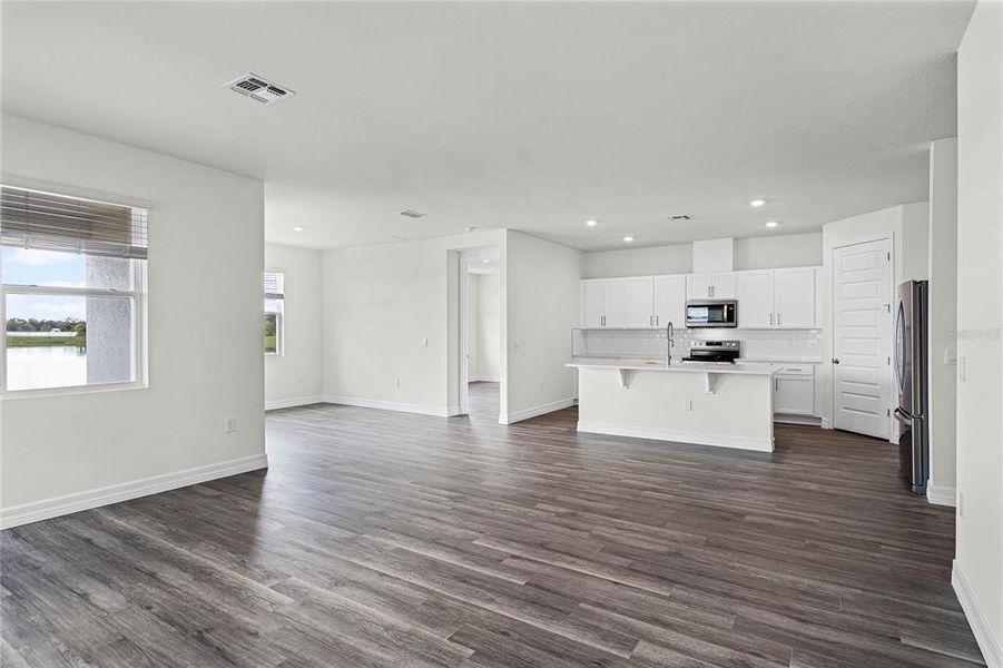Spacious, unfurnished interior of a new home in Lakes of Mount Dora, Mount Dora (Image 26).