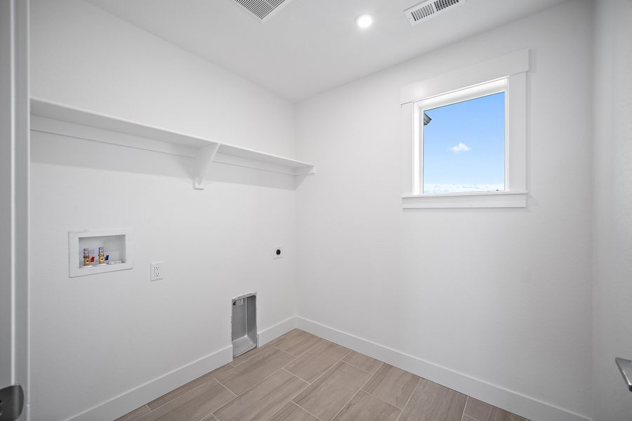 Spacious, unfurnished interior of a new home in Jackson Creek, Monument (Image 32).