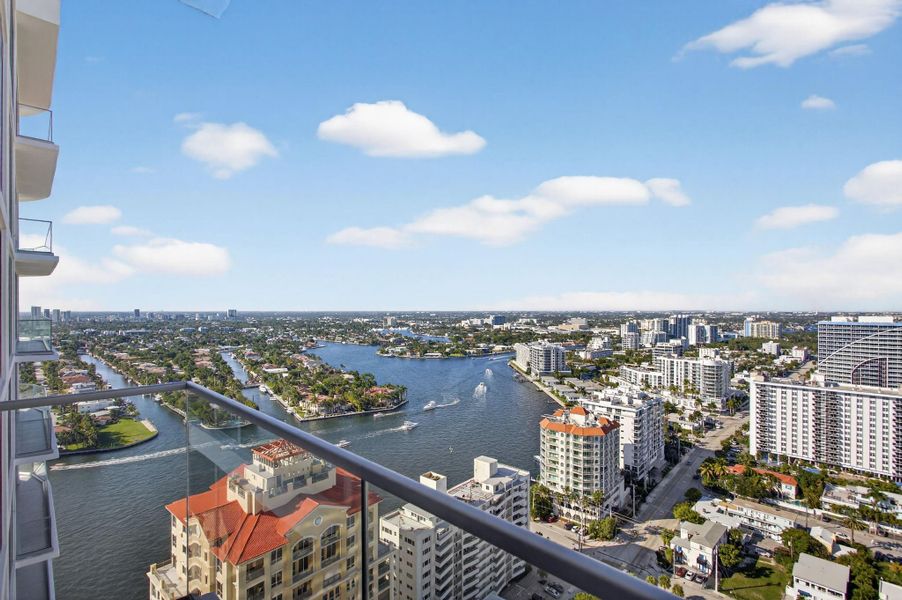 Condo located in Fort Lauderdale, FL showcasing its design and architecture (Image 22).