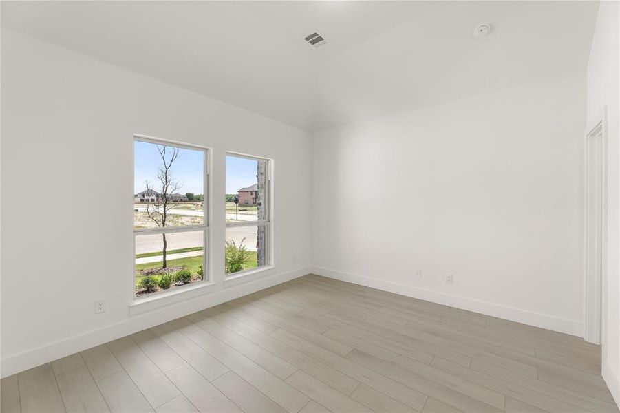 04. 2409 Belmont - Study