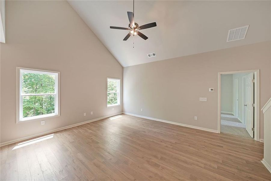 Spacious, unfurnished interior of a new home in , Dahlonega (Image 14).