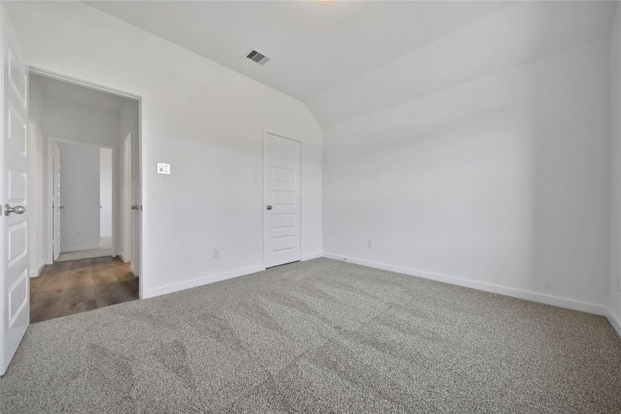 Spacious, unfurnished interior of a new home in , Rosharon (Image 25).