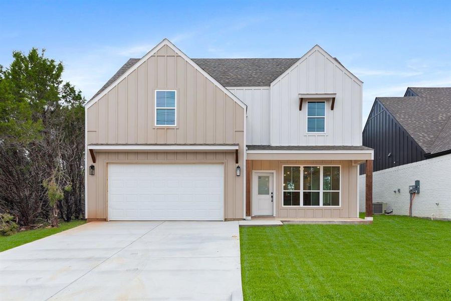 Front exterior of a new home in Canyon Creek, Granbury, TX, highlighting curb appeal (Image 2). Front exterior of a new home in Canyon Creek, Granbury, TX, highlighting curb appeal (Image 2).