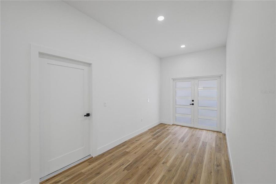 Spacious, unfurnished interior of a new home in , Hudson (Image 14).