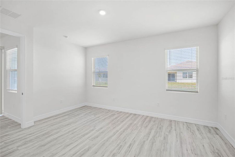 Spacious, unfurnished interior of a new home in , Lakeland (Image 15).