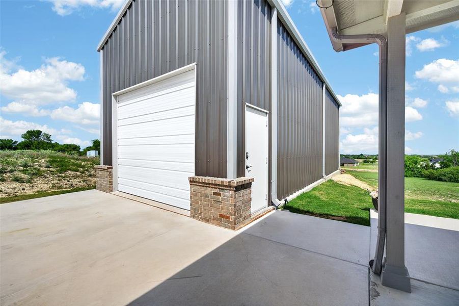 Exterior details and patio area of a home in Gatlin Ranch, Springtown (Image 4).
