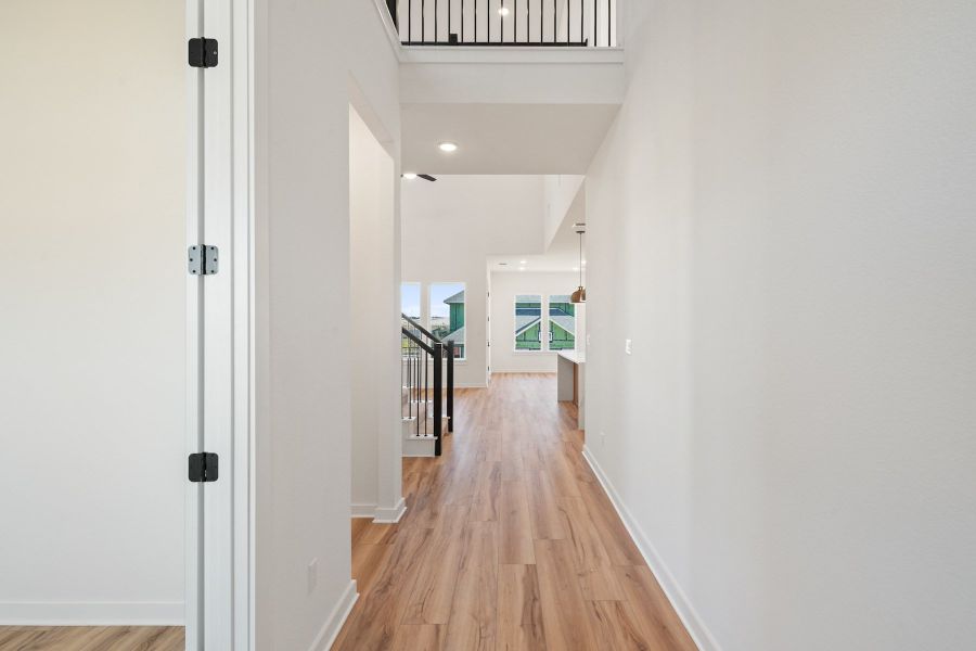 Spacious, unfurnished interior of a new home in Lariat, Liberty Hill (Image 17).