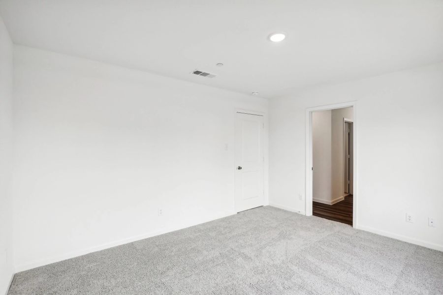 Representative unfurnished interior of a home built from the Glory by Starlight Homes in Broadmoor Village, Cedar Hill (Image 21).