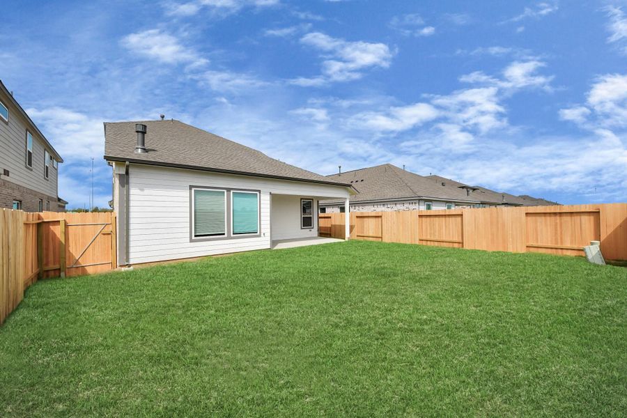 Explore the expansive backyard with its inviting covered patio—a perfect blend of space for the kids to play and adults to unwind. Ideal for creating your outdoor oasis, this backyard accommodates patio furniture, a BBQ pit, and endless possibilities for leisure and entertainment.
