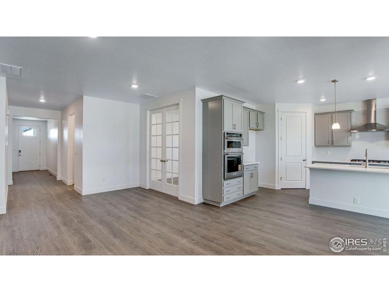 Spacious, unfurnished interior of a new home in Vantage, Berthoud (Image 27).