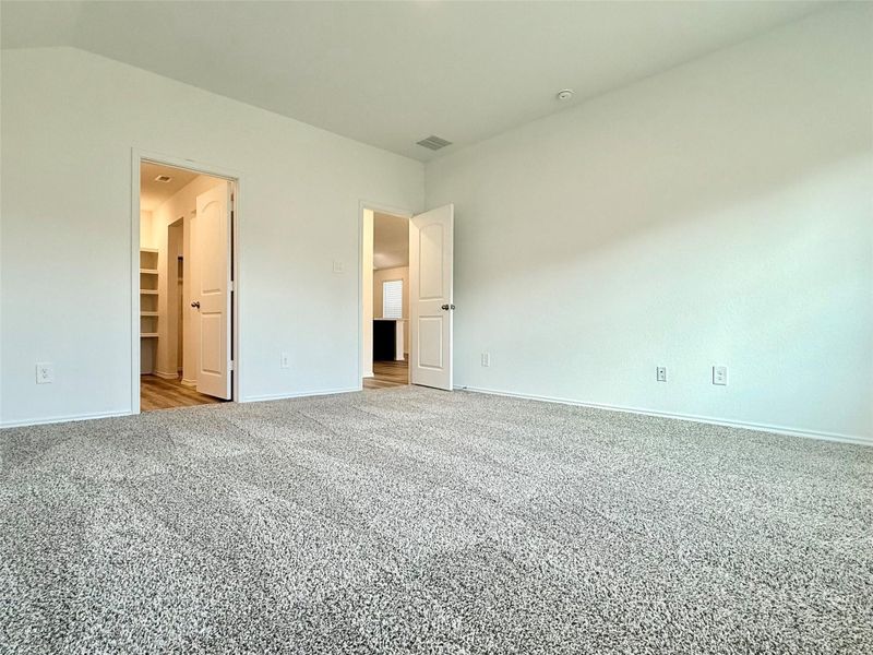 Spacious, unfurnished interior of a new home in , Houston (Image 24).