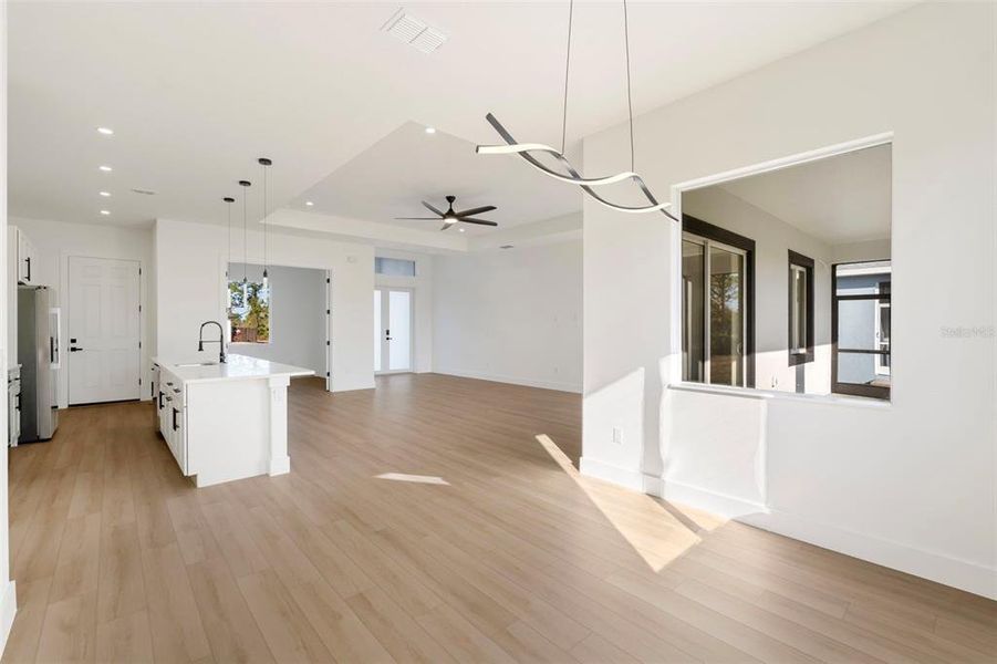 Spacious, unfurnished interior of a new home in , Placida (Image 19).