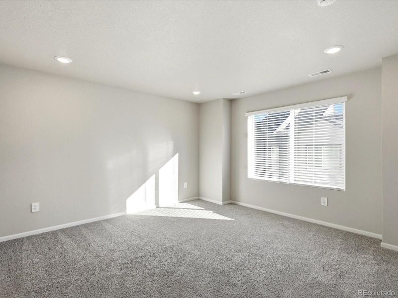 Spacious, unfurnished interior of a new home in Three Hills, Morrison (Image 18).