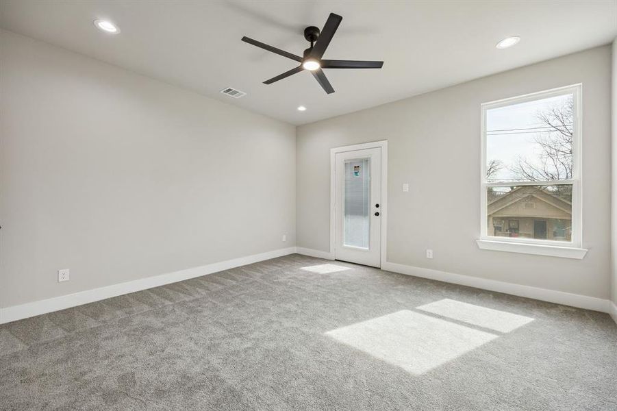 Spacious, unfurnished interior of a new home in , Dallas (Image 18).