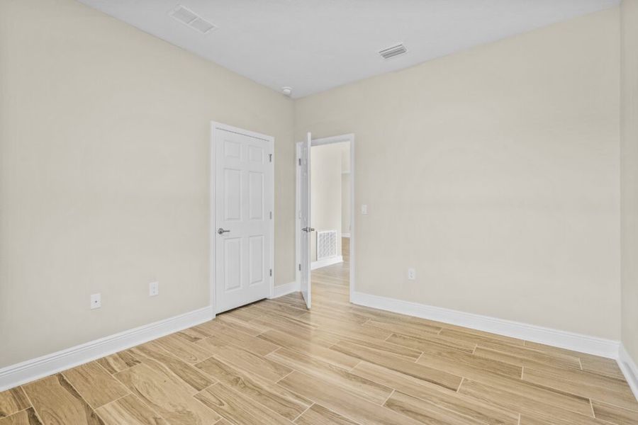 Spacious, unfurnished interior of a new home in Lake Merial, Panama City (Image 21).