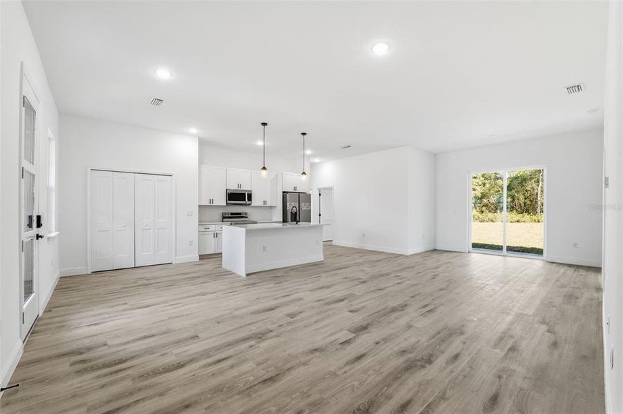 Spacious, unfurnished interior of a new home in , Ocala (Image 13).