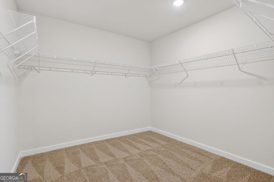 Spacious, unfurnished interior of a new home in The Fairways at Mirror Lake, Villa Rica (Image 36).