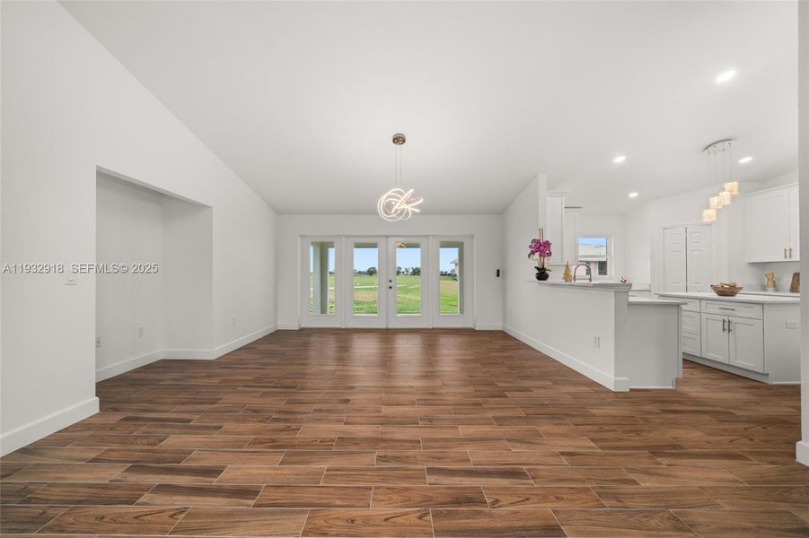 Spacious, unfurnished interior of a new home in , Sebring (Image 36).