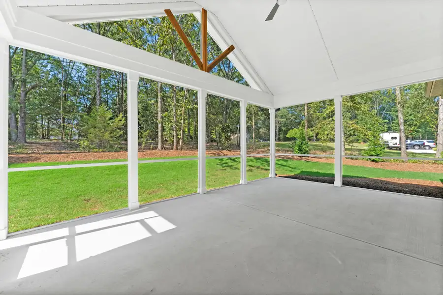 Representative exterior details of a home built from the Chadwick by Hunter Quinn Homes in Greenpond Acres, Woodruff (Image 4).