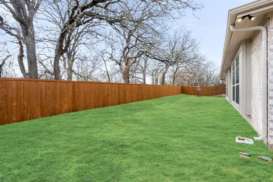 Exterior details and patio area of a home in Rockwood, Mansfield (Image 25).