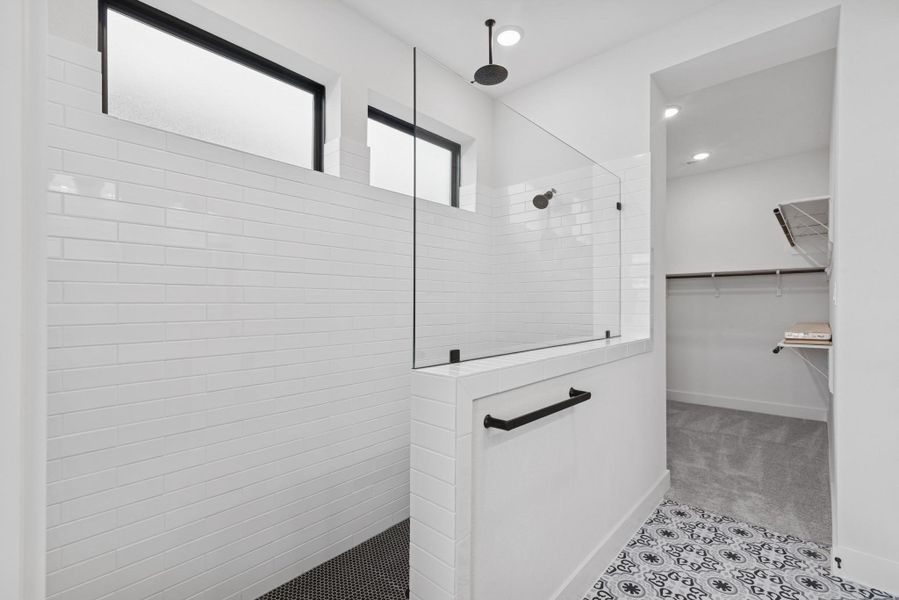 Furnished interior view inside a new home in The Highlands 40', Porter (Image 12).