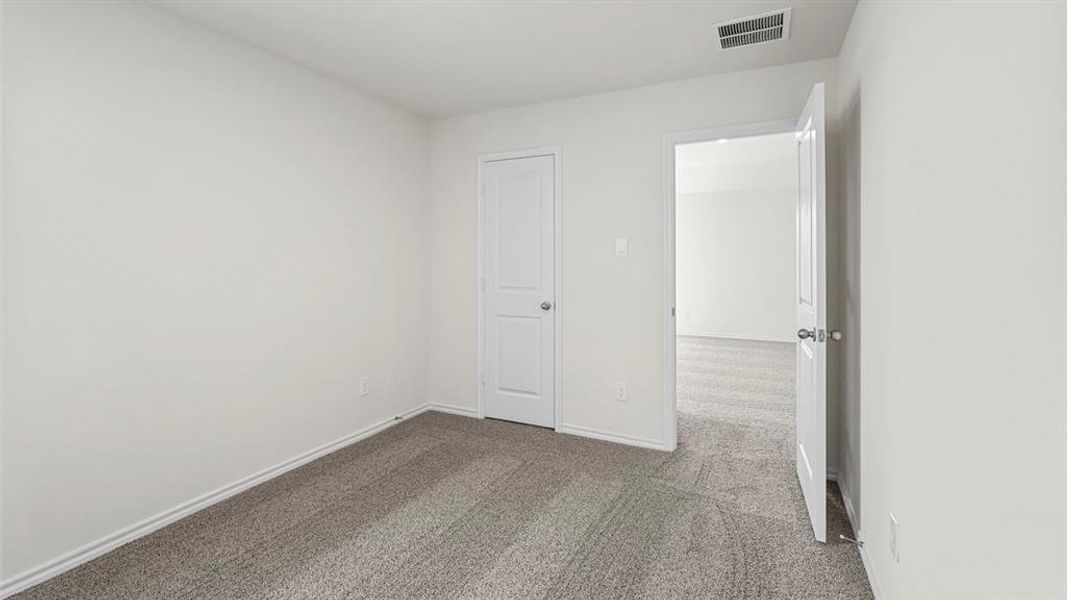 Spacious, unfurnished interior of a new home in Creekside Ranch, Blue Ridge (Image 15).