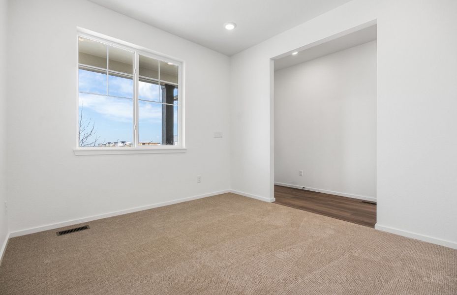 Spacious, unfurnished interior of a new home in Wolf Creek Run West, Strasburg (Image 32).