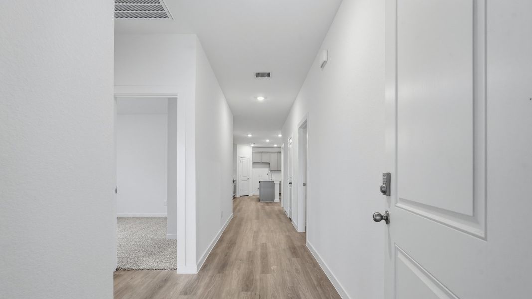 Spacious, unfurnished interior of a new home in Silverthorne, Conroe (Image 14). Spacious, unfurnished interior of a new home in Silverthorne, Conroe (Image 14).