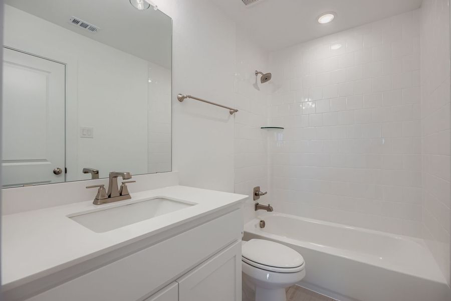 3533 Kings Court - Full Bathroom