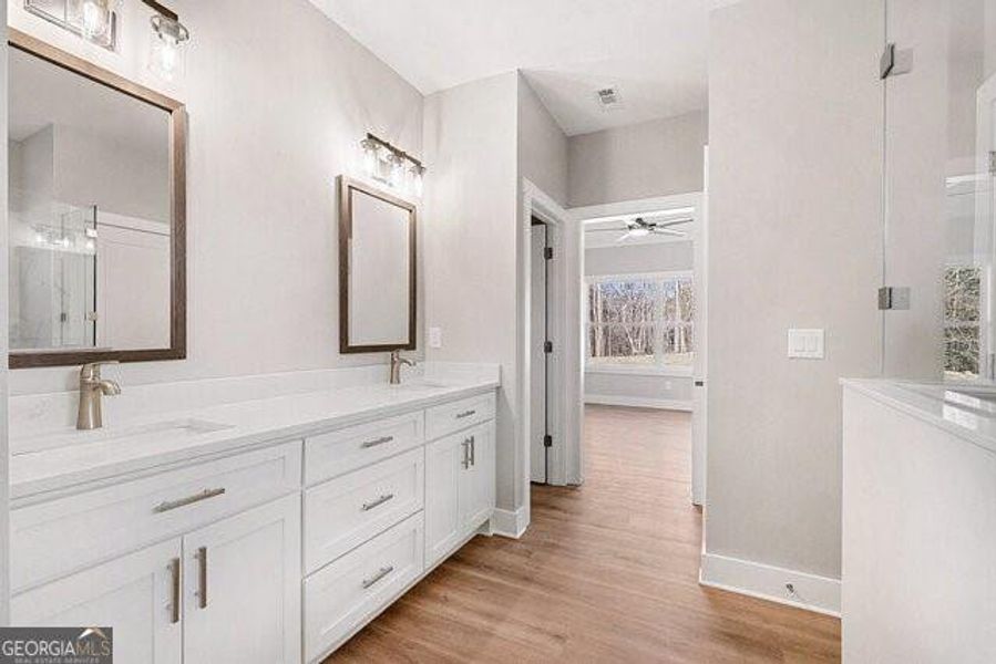 Furnished interior view inside a new home in , Clermont (Image 6).
