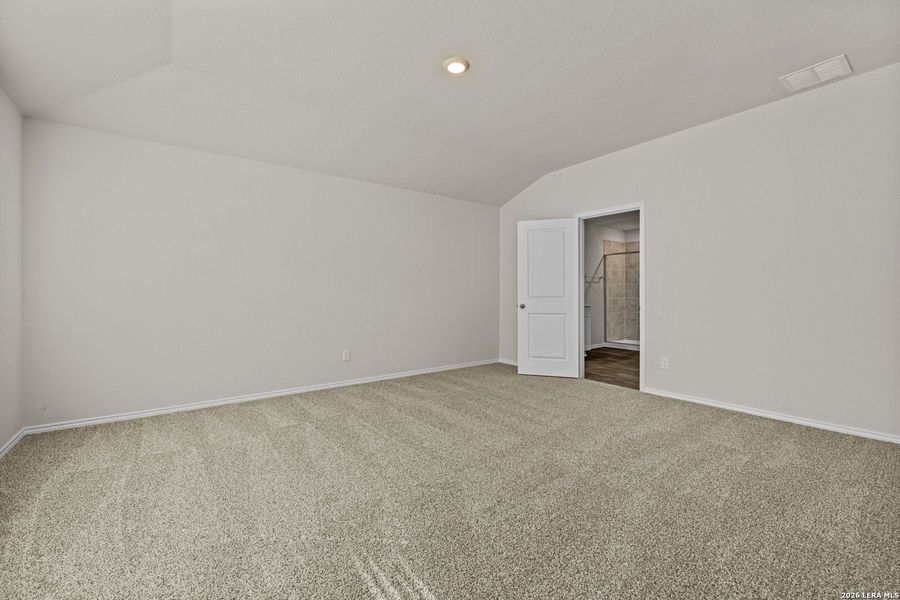 Spacious, unfurnished interior of a new home in Stonehill, San Antonio (Image 11).