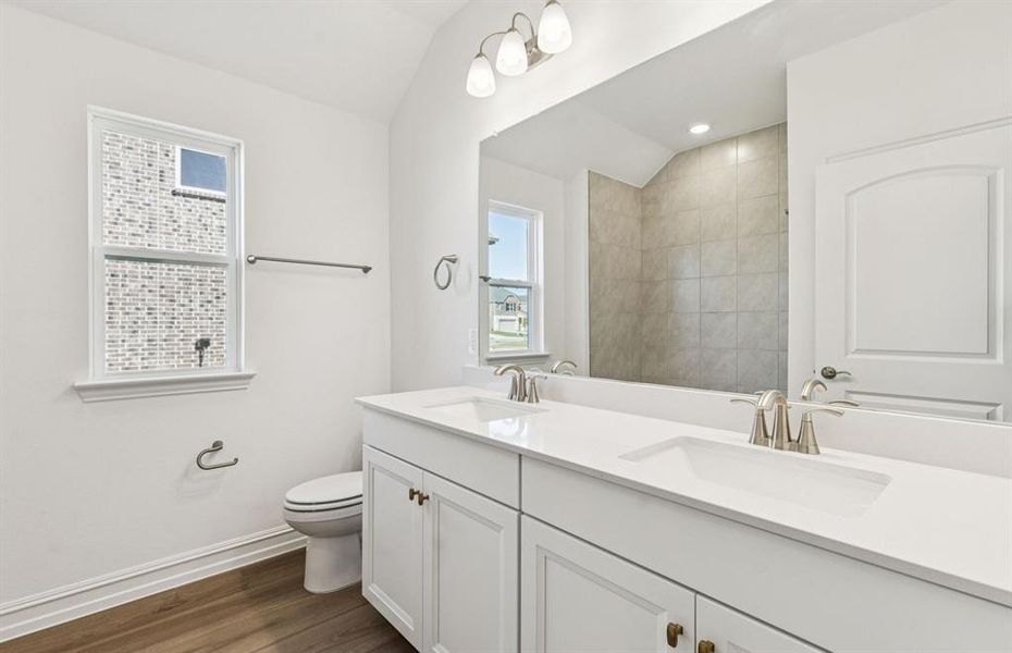 Spacious secondary bathroom Spacious secondary bathroom