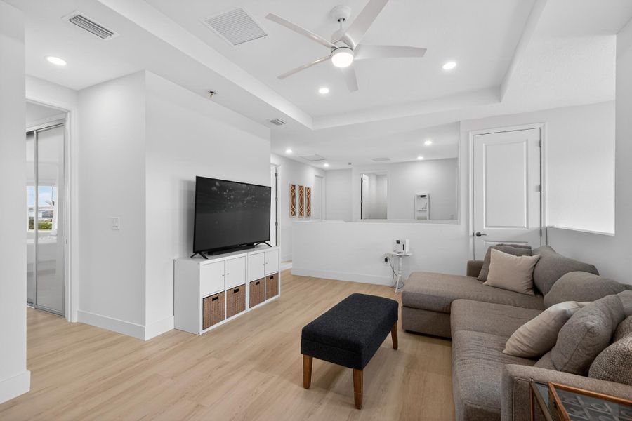 34_11870_SW_Macelli_Wy-Living_room-0682