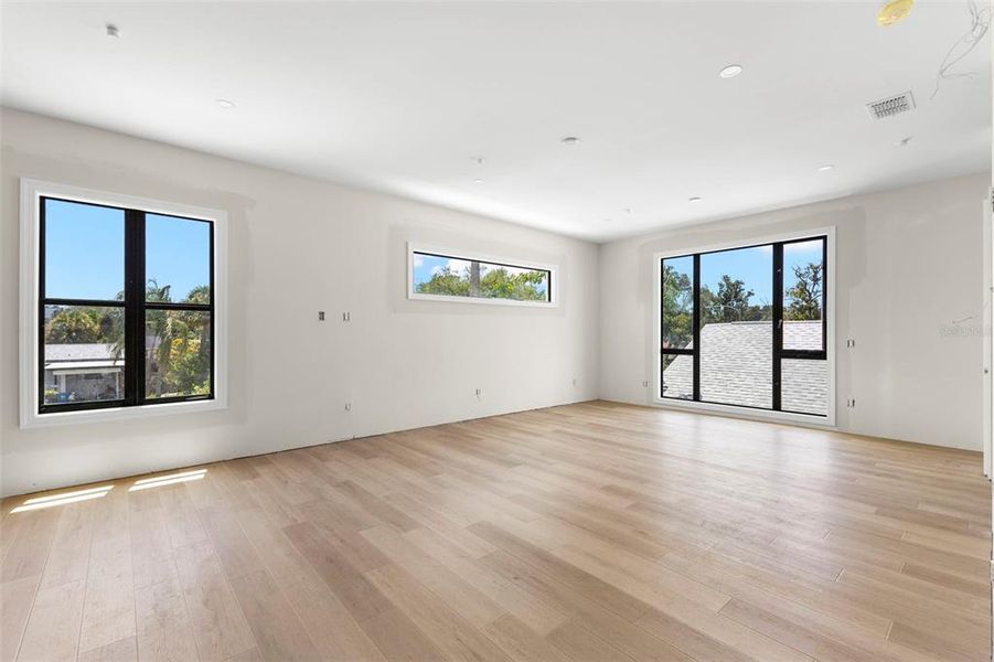 Spacious, unfurnished interior of a new home in , St. Petersburg (Image 16). Spacious, unfurnished interior of a new home in , St. Petersburg (Image 16).