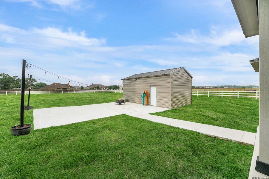 Exterior details and patio area of a home in Pradera Ridge, Floresville (Image 4).
