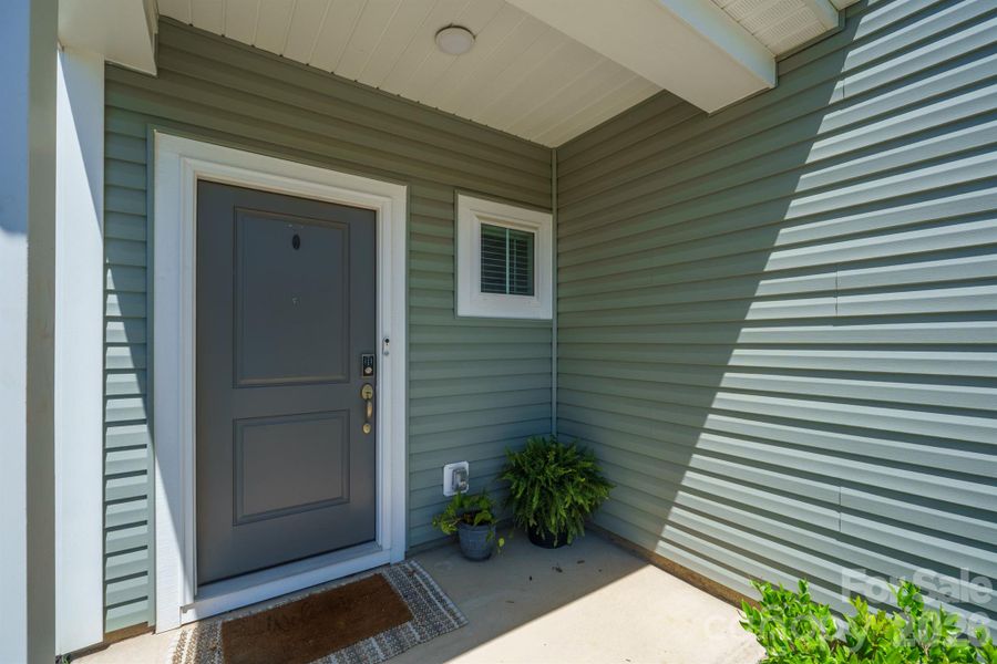 Nice covered front porch