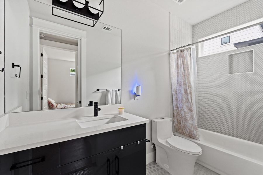 Furnished interior view inside a new home in , Austin (Image 12).