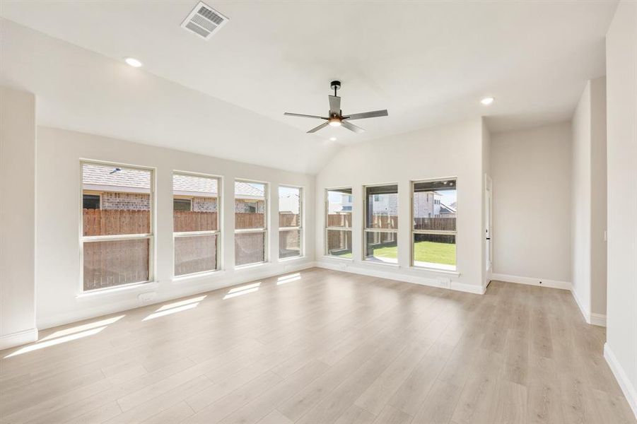 Spacious, unfurnished interior of a new home in Maplewood, Glenn Heights (Image 18).