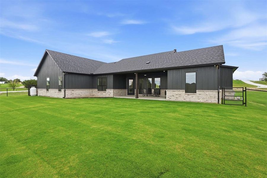 Exterior details and patio area of a home in , Weatherford (Image 26).