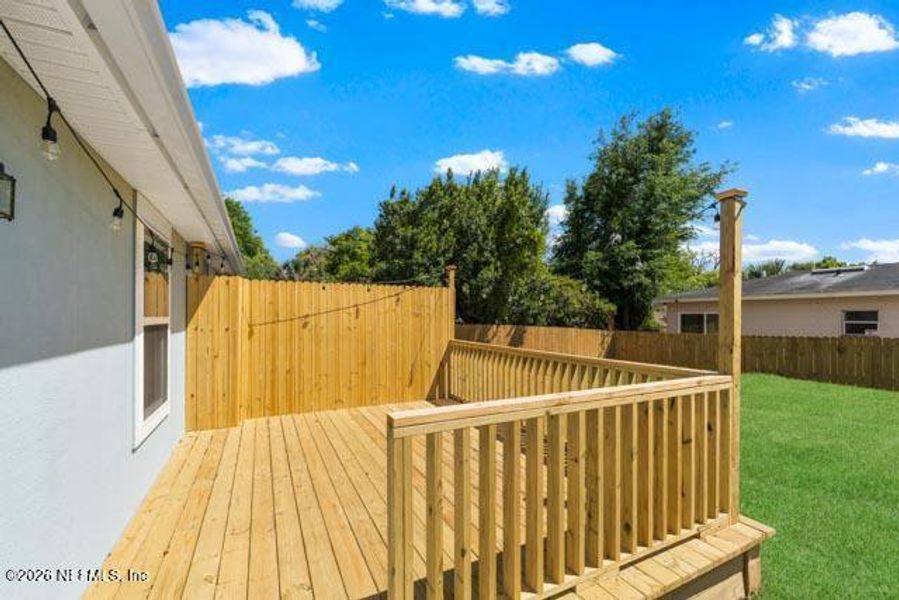 Exterior details and patio area of a home in , Jacksonville (Image 22).