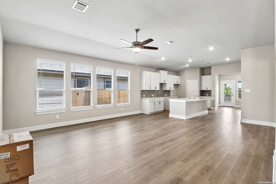 Spacious, unfurnished interior of a new home in Estancia Ranch - Premier Series, San Antonio (Image 19).