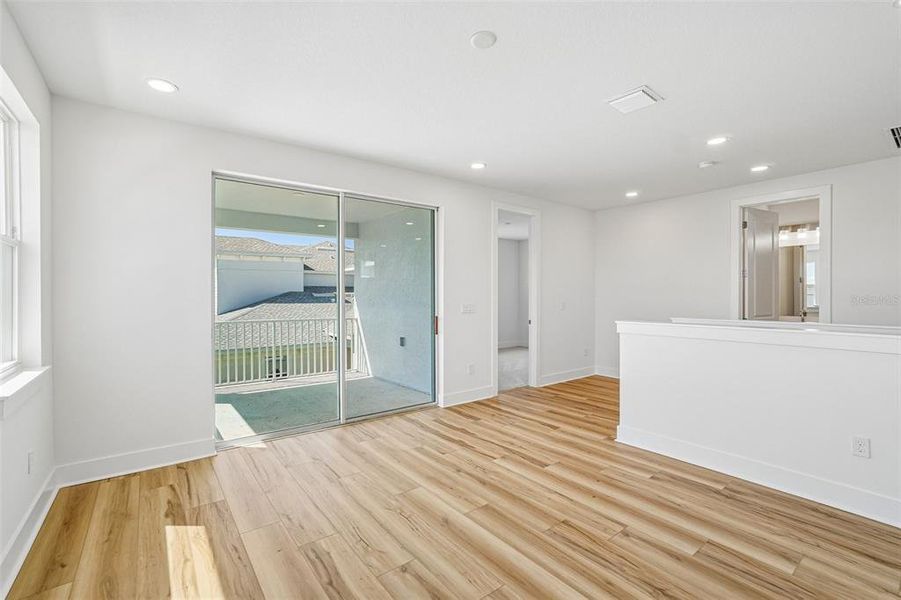 Spacious, unfurnished interior of a new home in Lagoon Residences at Epperson, Wesley Chapel (Image 31).