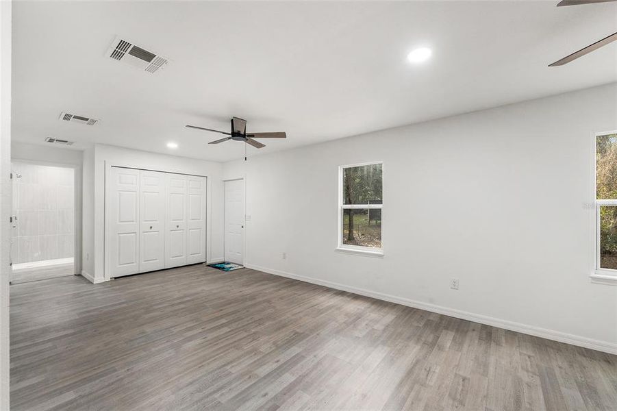 Spacious, unfurnished interior of a new home in , Summerfield (Image 19).