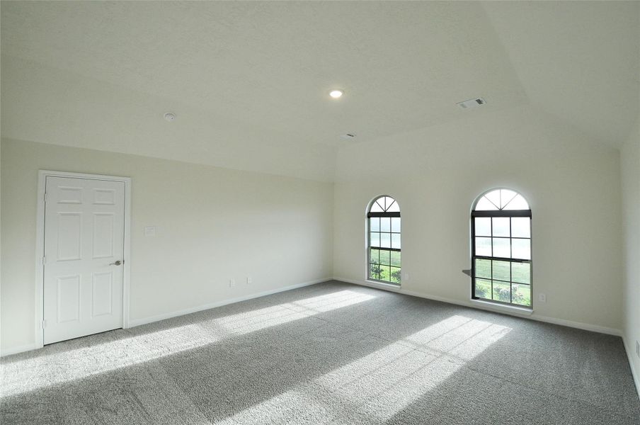 Spacious, unfurnished interior of a new home in Pedregal, League City (Image 19).