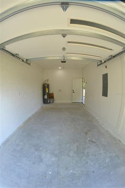 Spacious, unfurnished interior of a new home in , Ocala (Image 8).