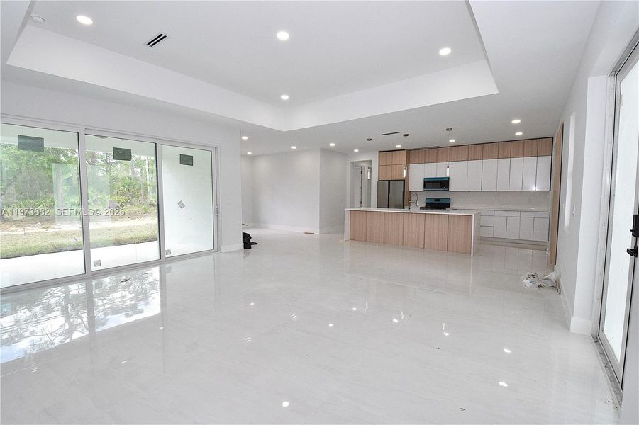 Spacious, unfurnished interior of a new home in , Lehigh Acres (Image 20).