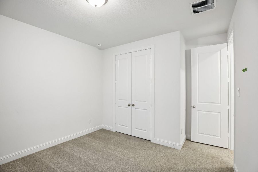 Spacious, unfurnished interior of a new home in Woodhavyn 40', Magnolia (Image 14). Spacious, unfurnished interior of a new home in Woodhavyn 40', Magnolia (Image 14).